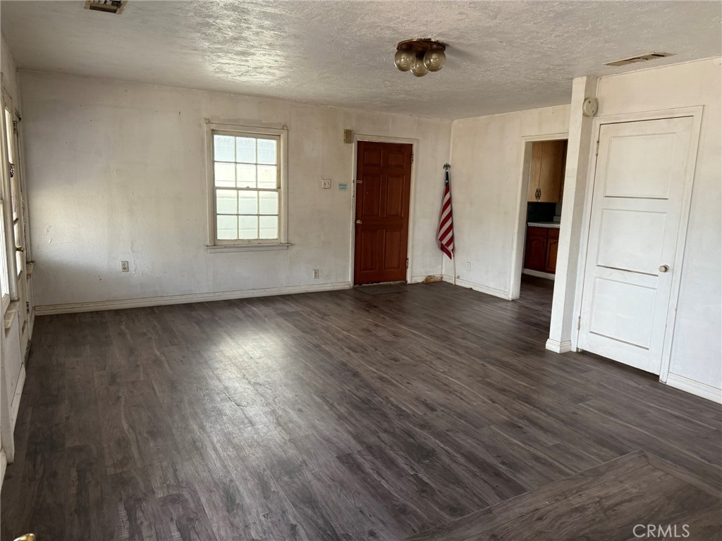 11402 Basye Property Photo 3