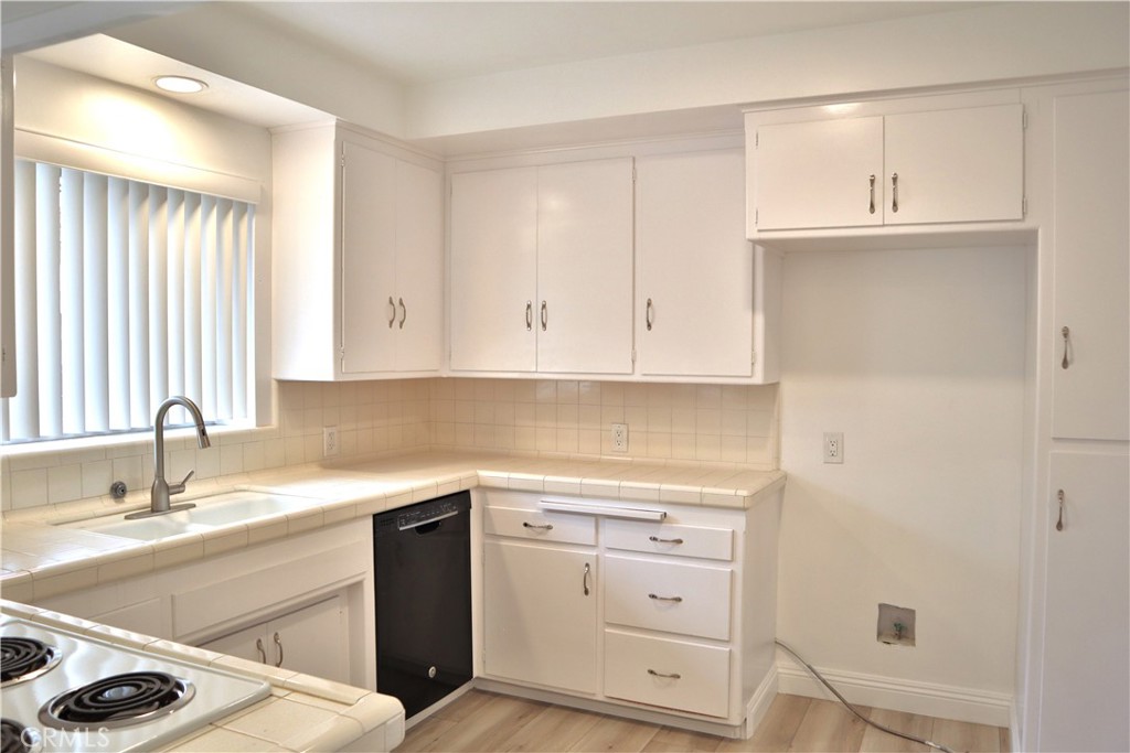 809 Fairview Avenue 7 Property Photo 4