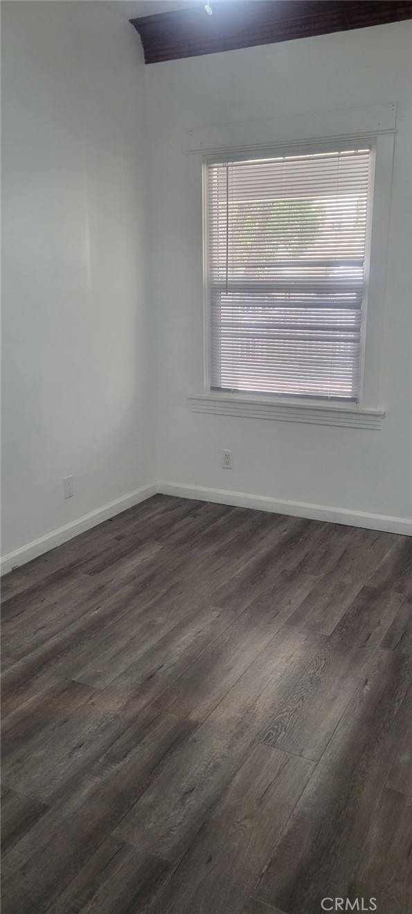 836 W 40th Property Photo 3