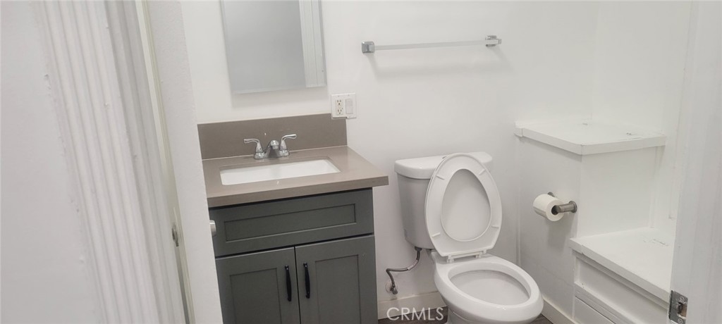 836 W 40th Property Photo 14