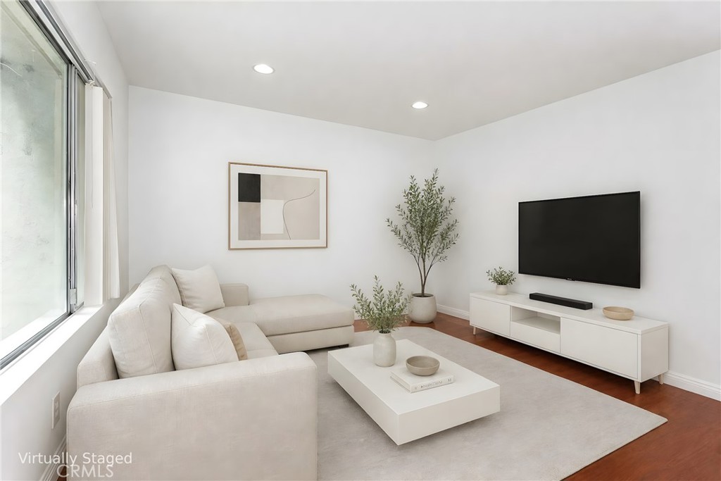 2025 E Aroma Drive Property Photo 3