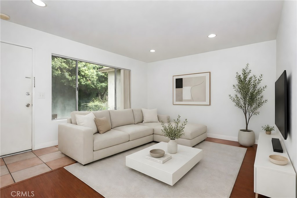 2025 E Aroma Drive Property Photo 5