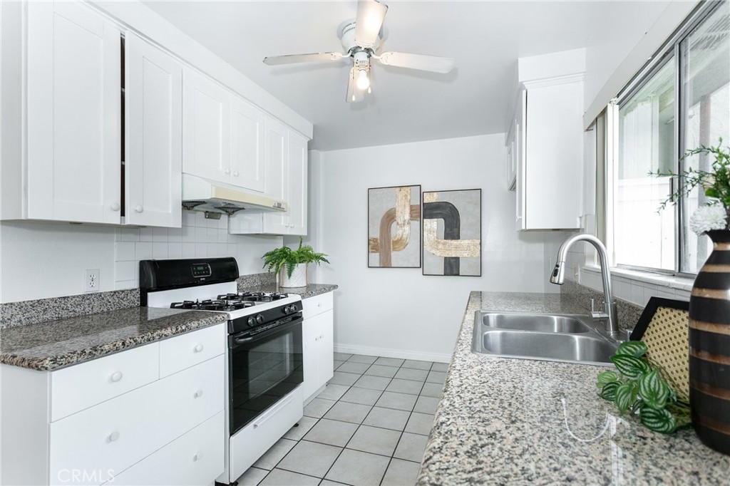 2025 E Aroma Drive Property Photo 10