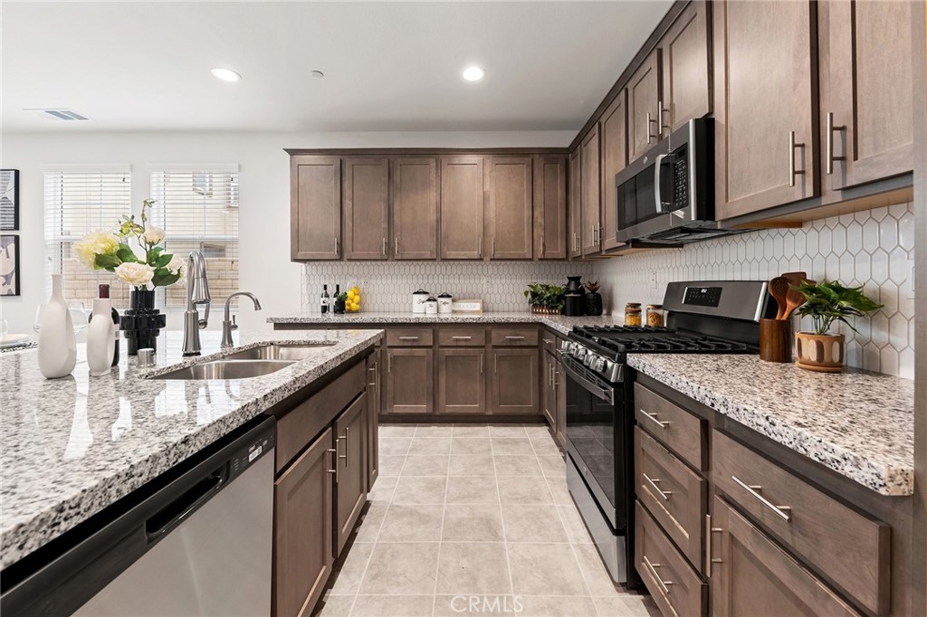 2972 E Calgary Street Property Photo 16