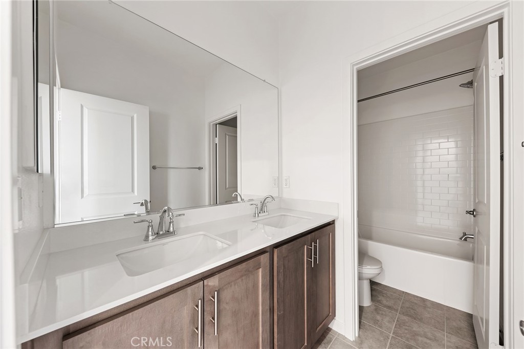 2972 E Calgary Street Property Photo 41