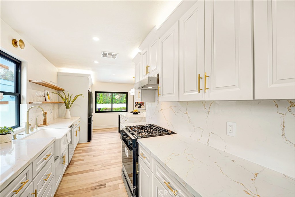 5430 Geyser Avenue Property Photo 6