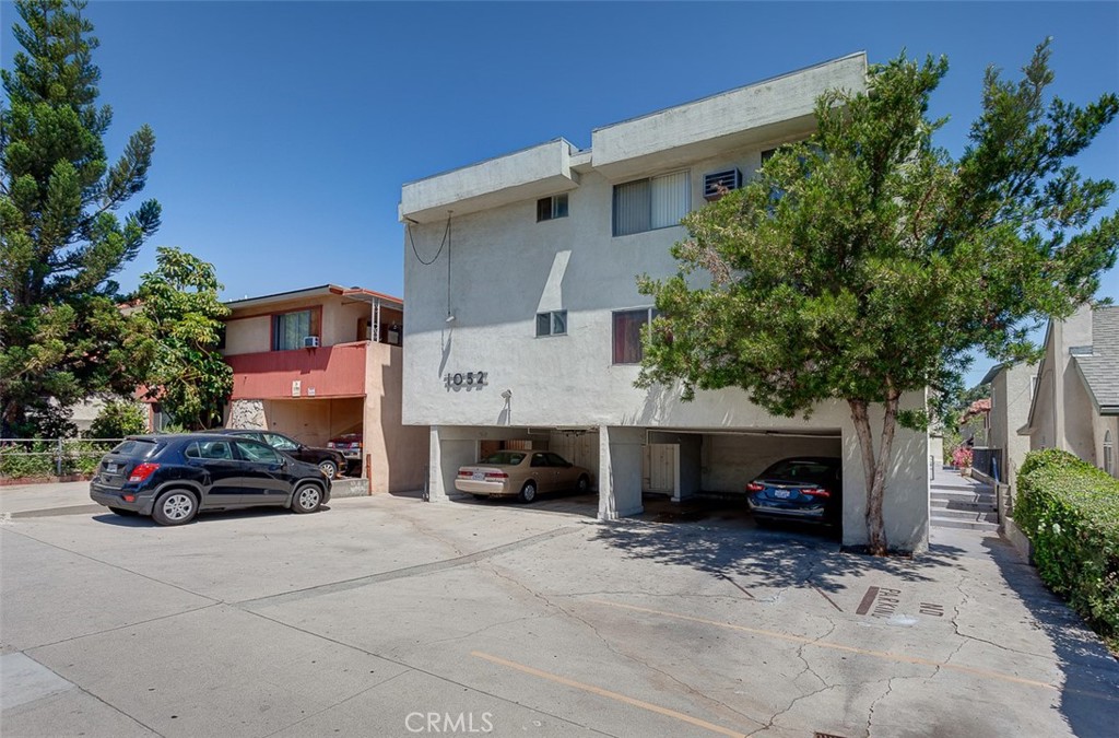 1052 Elm Avenue Property Photo 2