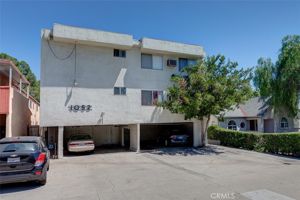 1052 Elm Avenue Property Photo 3