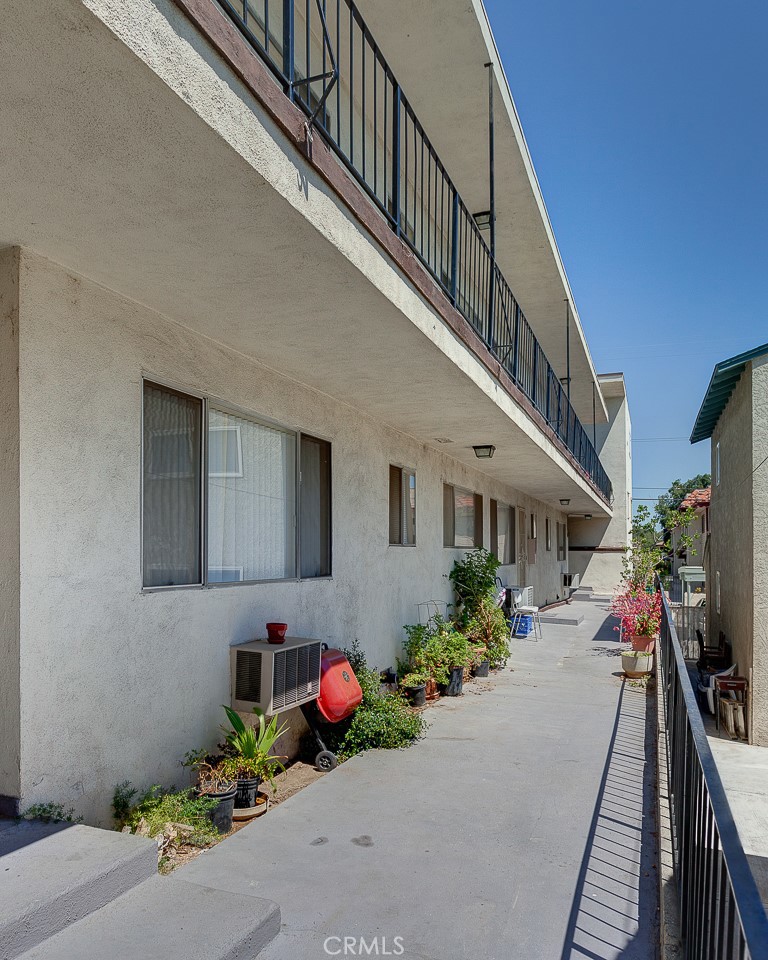 1052 Elm Avenue Property Photo 4