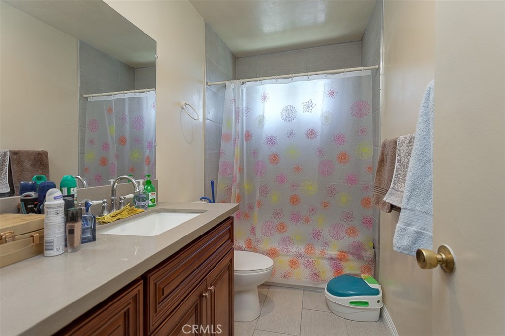 1052 Elm Avenue Property Photo 9