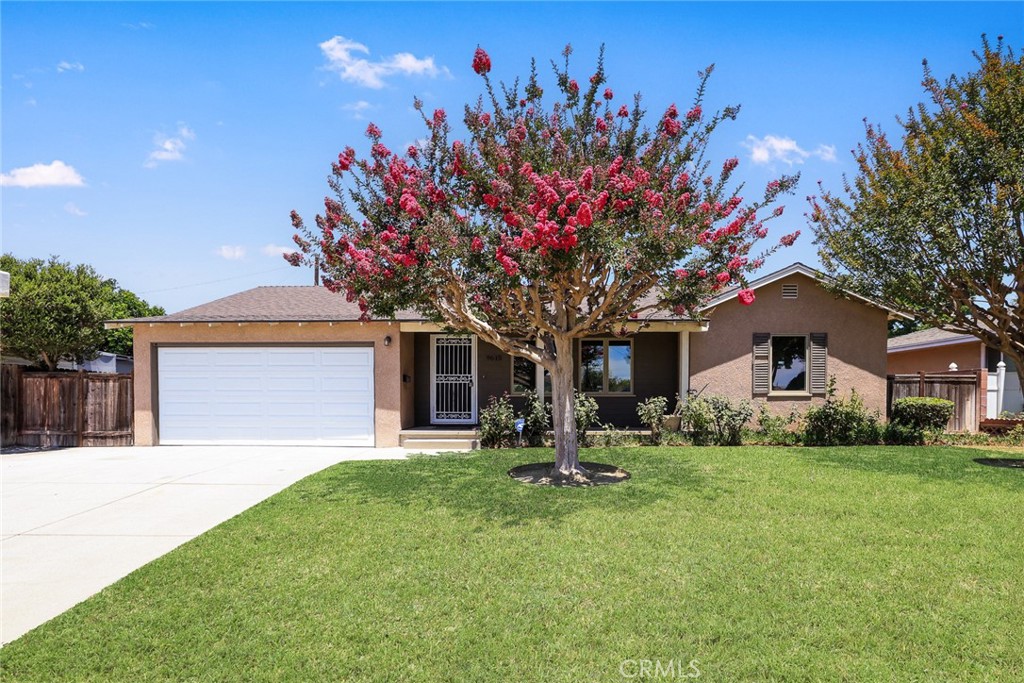 9615 La Rosa Property Photo 1