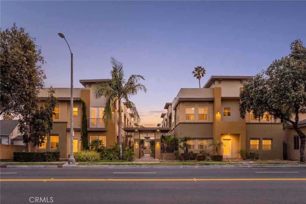 431 N Los Robles Avenue 2 Property Photo 1