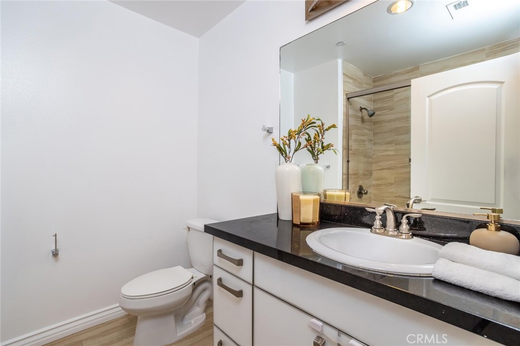 431 N Los Robles Avenue 2 Property Photo 14