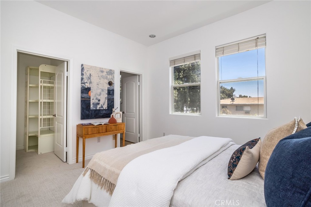 431 N Los Robles Avenue 2 Property Photo 18