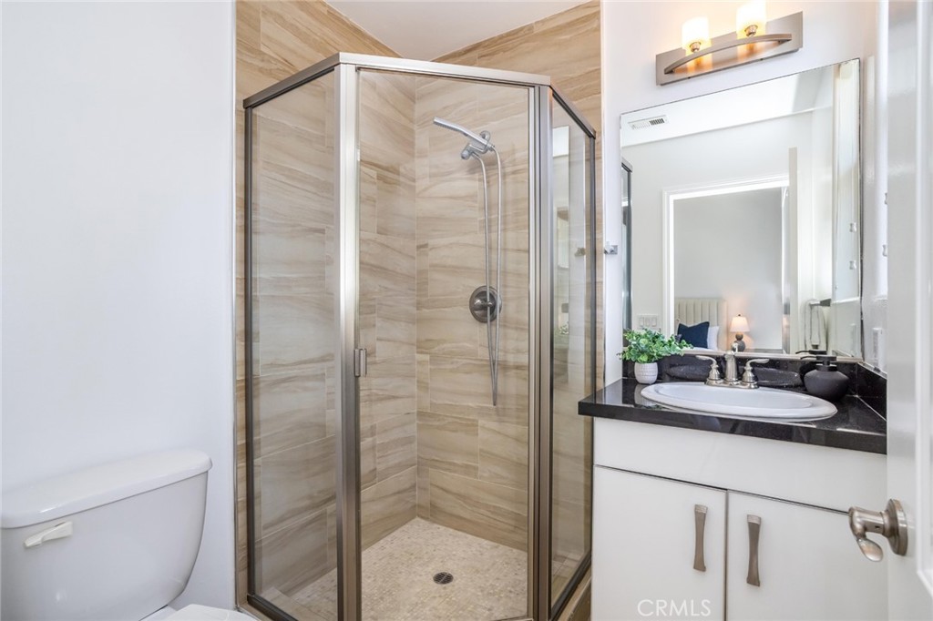 431 N Los Robles Avenue 2 Property Photo 19