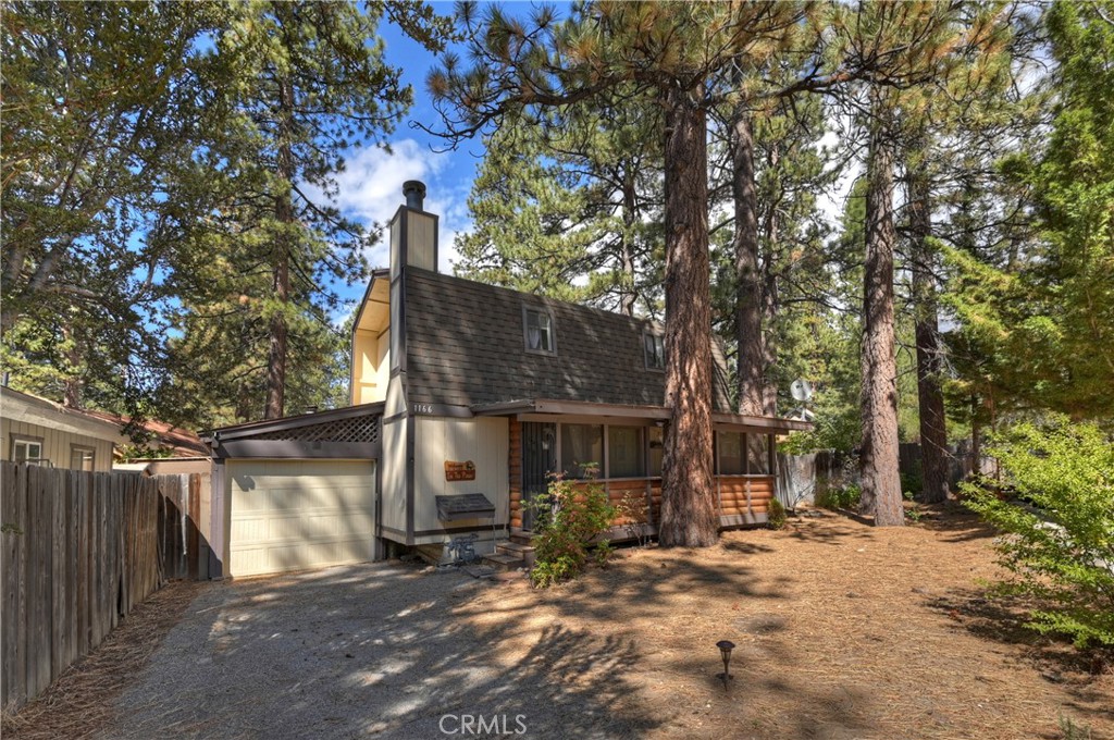 1166 Navajo Street Property Photo 3