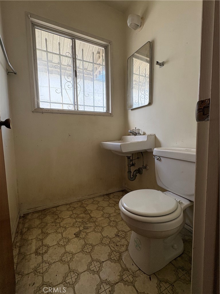 5179 Inglewood Blvd. Property Photo 4
