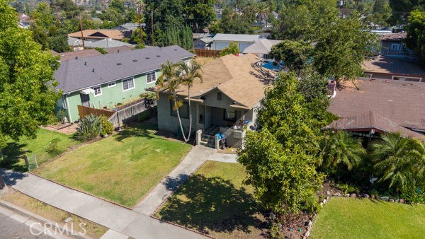 327 W Lemon Avenue Property Photo 2