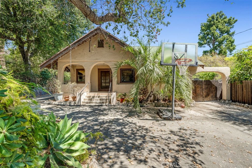 611 E Grandview Property Photo 3