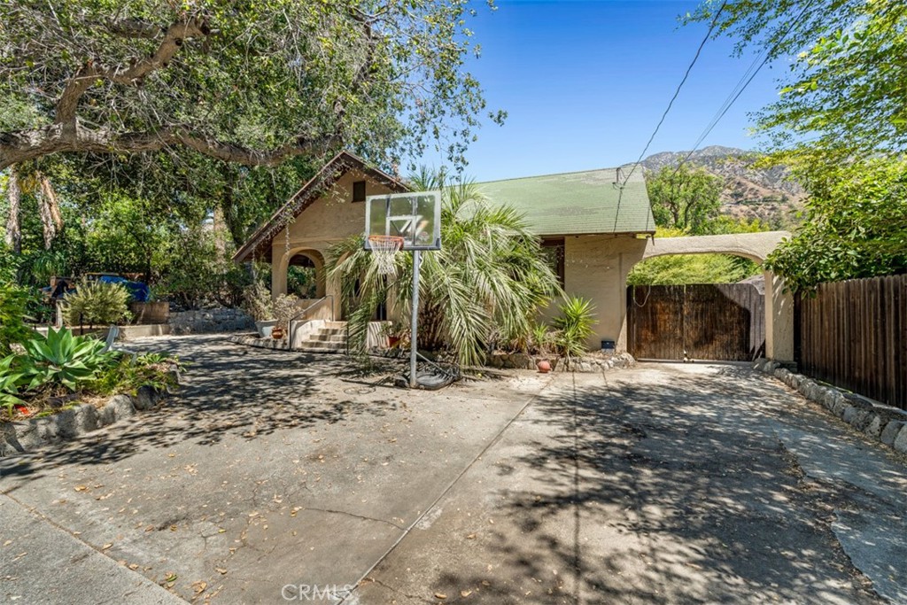 611 E Grandview Property Photo 4