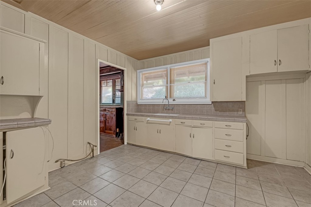 611 E Grandview Property Photo 16