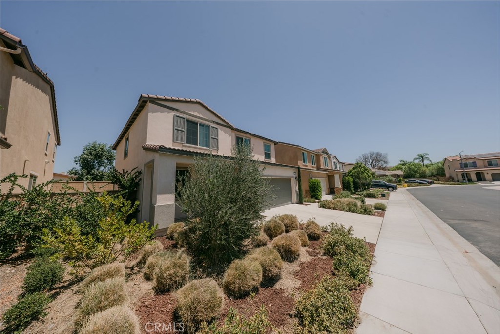 560 E Vodden Property Photo 4
