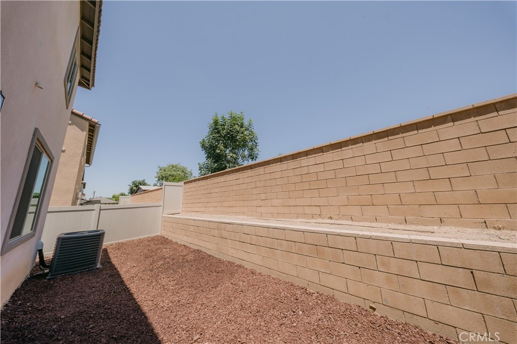 560 E Vodden Property Photo 9