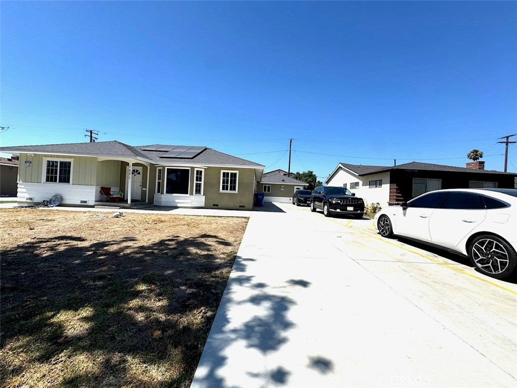1531 E Larkwood Property Photo 3