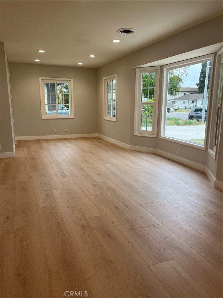 1531 E Larkwood Property Photo 4