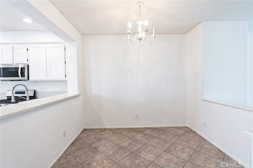 6 Harvest Point Property Photo 8