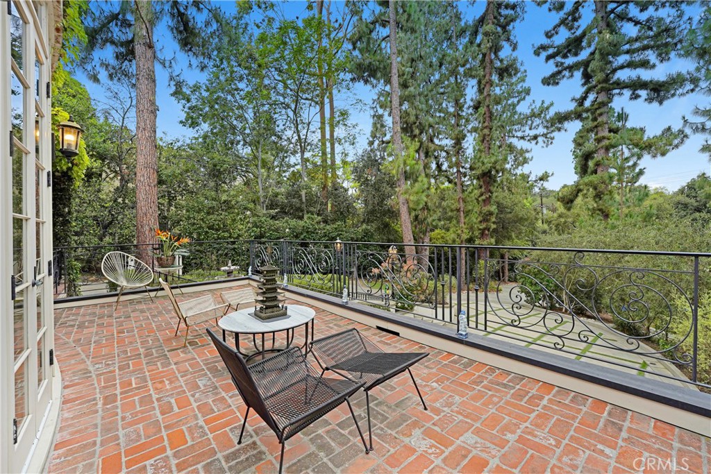 986 Kewen Drive Property Photo 8