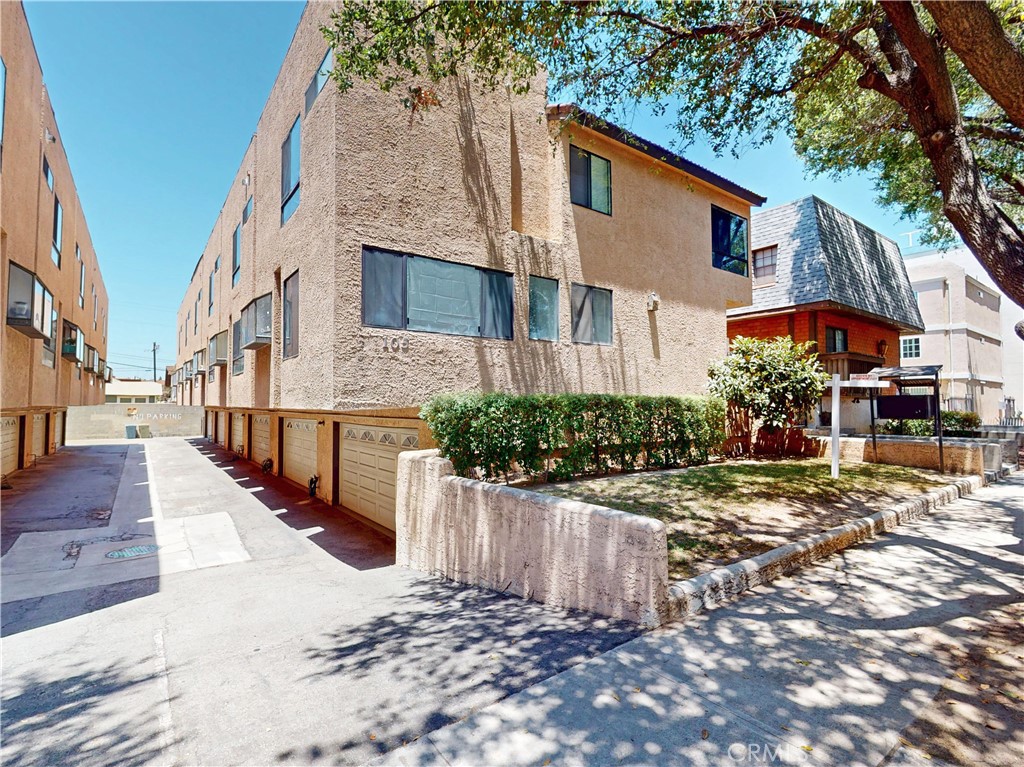 105 S Marguerita Avenue C Property Photo 2
