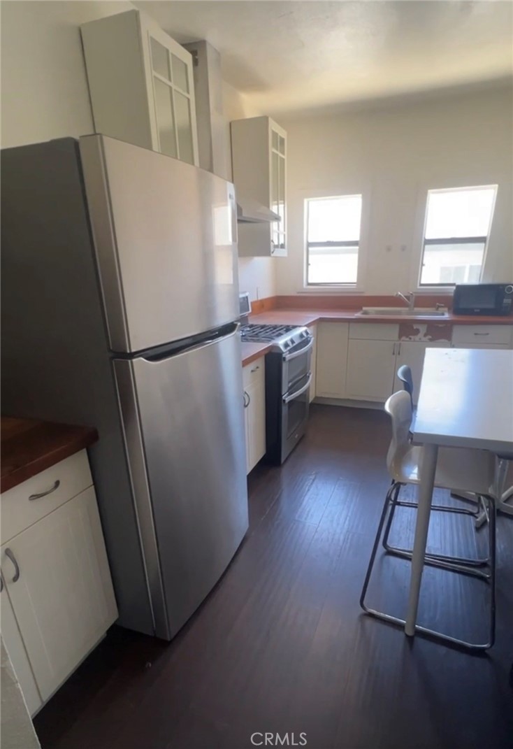 3029 S Budlong Avenue Property Photo 2