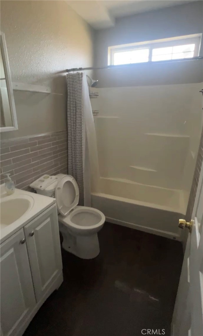 3029 S Budlong Avenue Property Photo 3