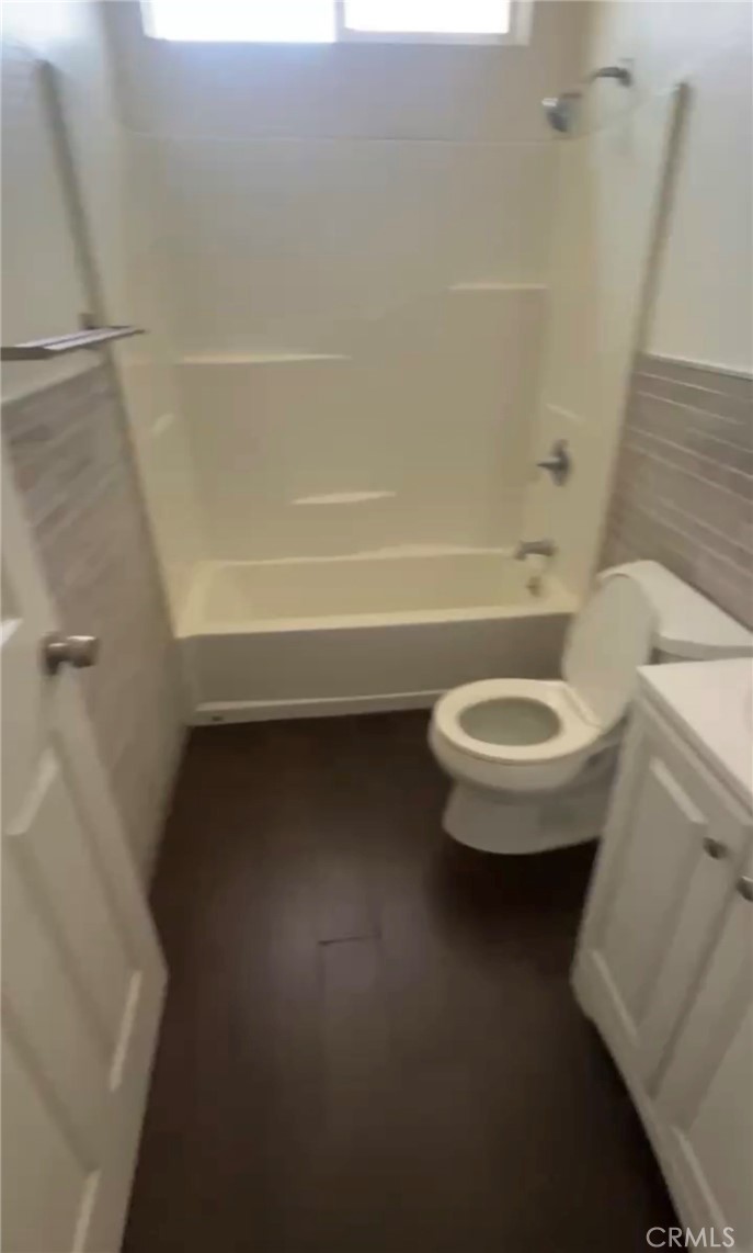 3029 S Budlong Avenue Property Photo 5