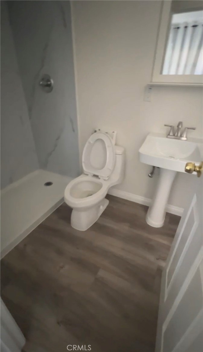3029 S Budlong Avenue Property Photo 6