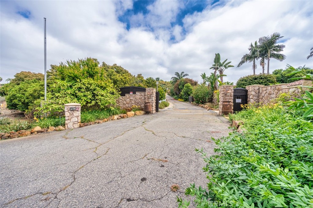 24405 Fuerte Road Property Photo 3