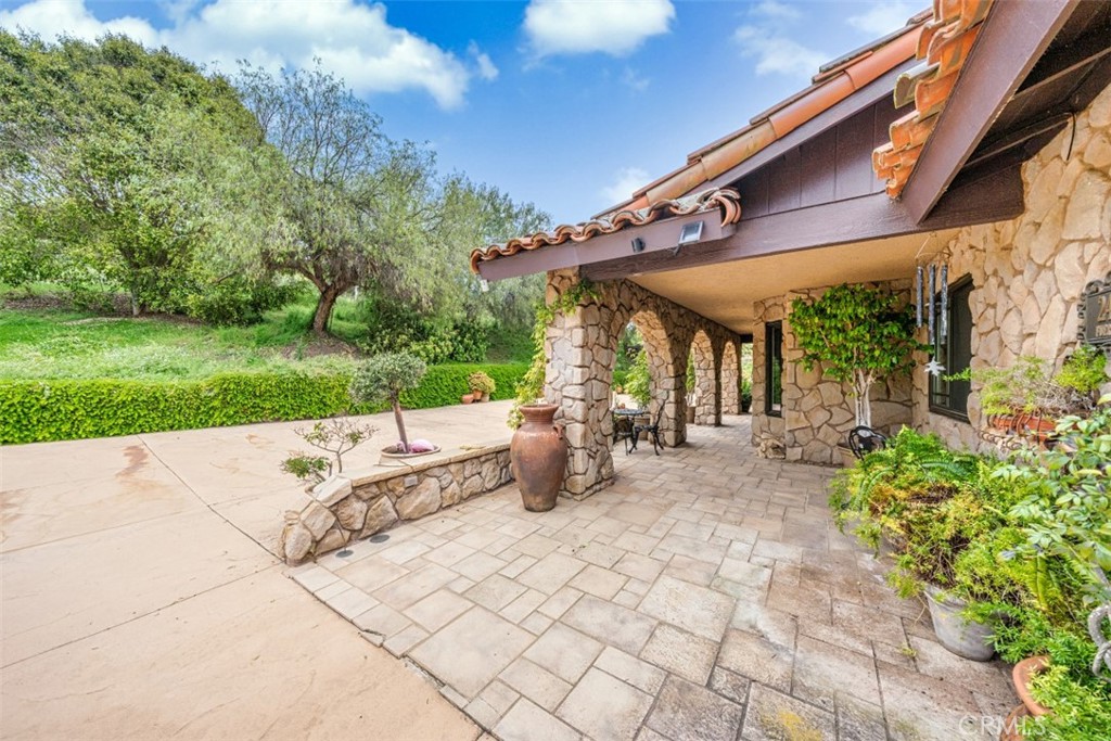 24405 Fuerte Road Property Photo 4
