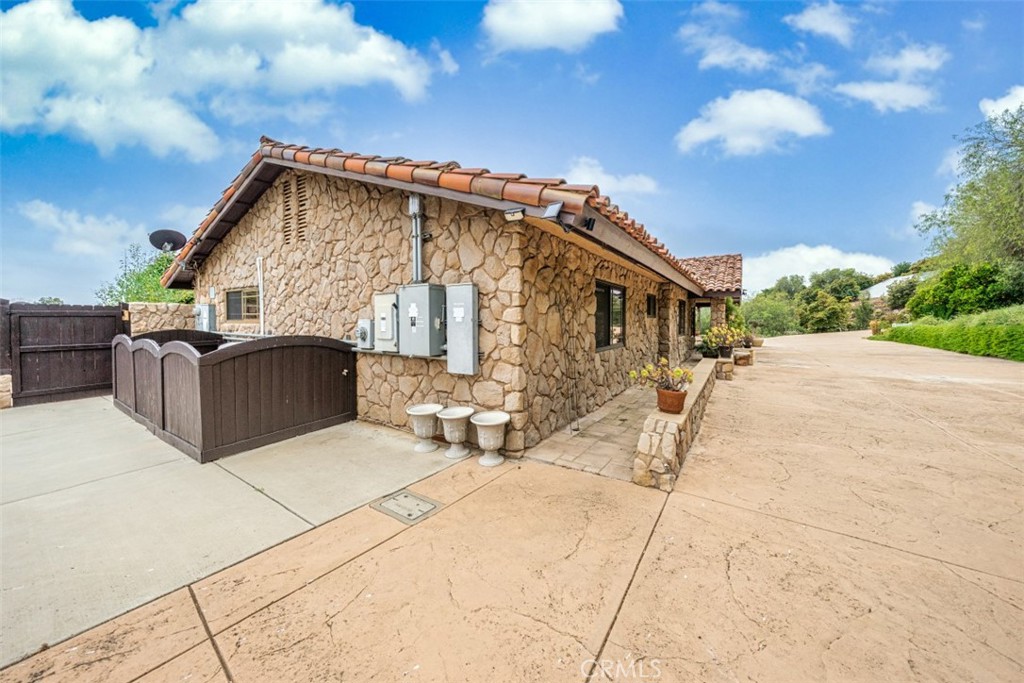 24405 Fuerte Road Property Photo 5