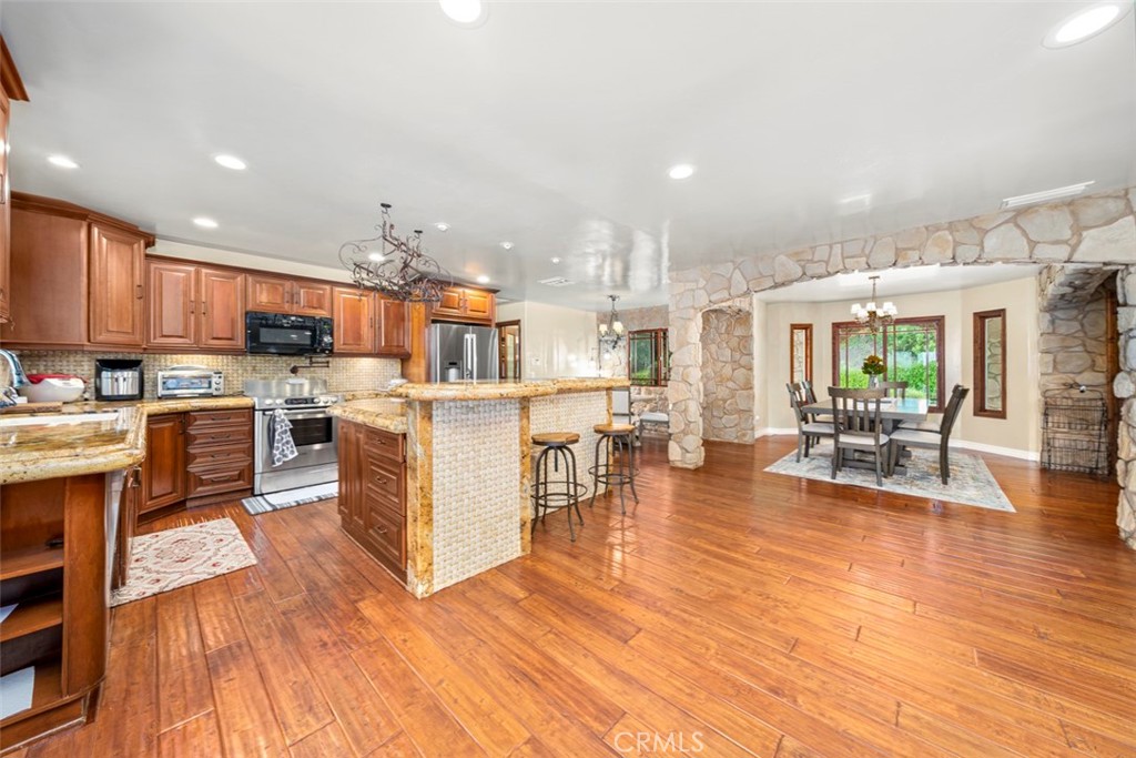 24405 Fuerte Road Property Photo 7