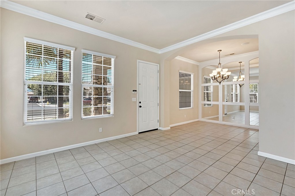 2579 Warner Avenue Property Photo 5