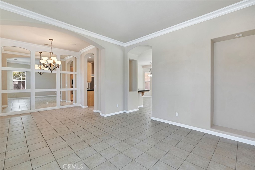 2579 Warner Avenue Property Photo 6