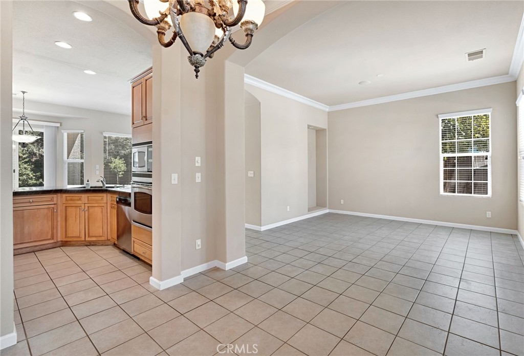 2579 Warner Avenue Property Photo 7