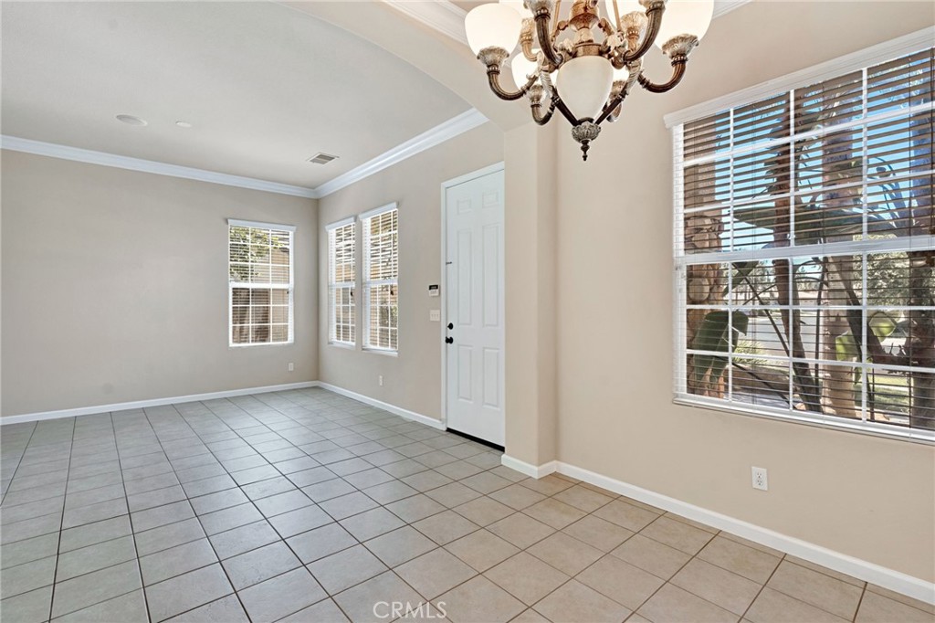 2579 Warner Avenue Property Photo 8