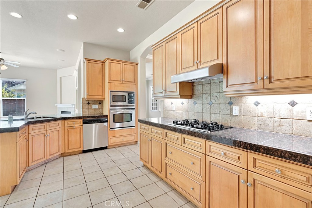 2579 Warner Avenue Property Photo 15