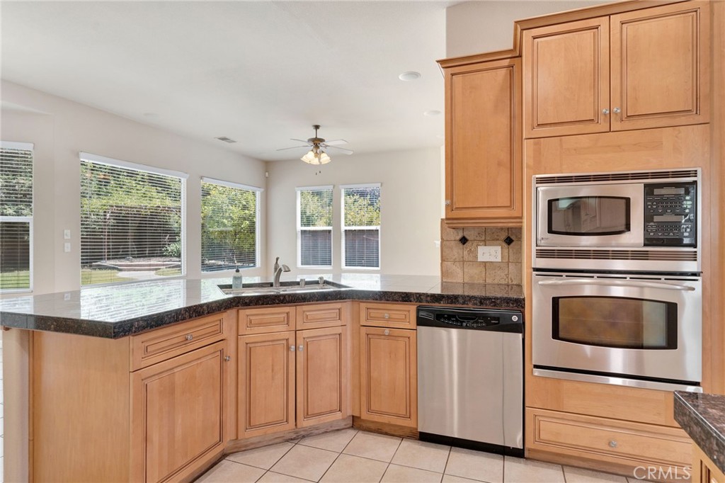2579 Warner Avenue Property Photo 16
