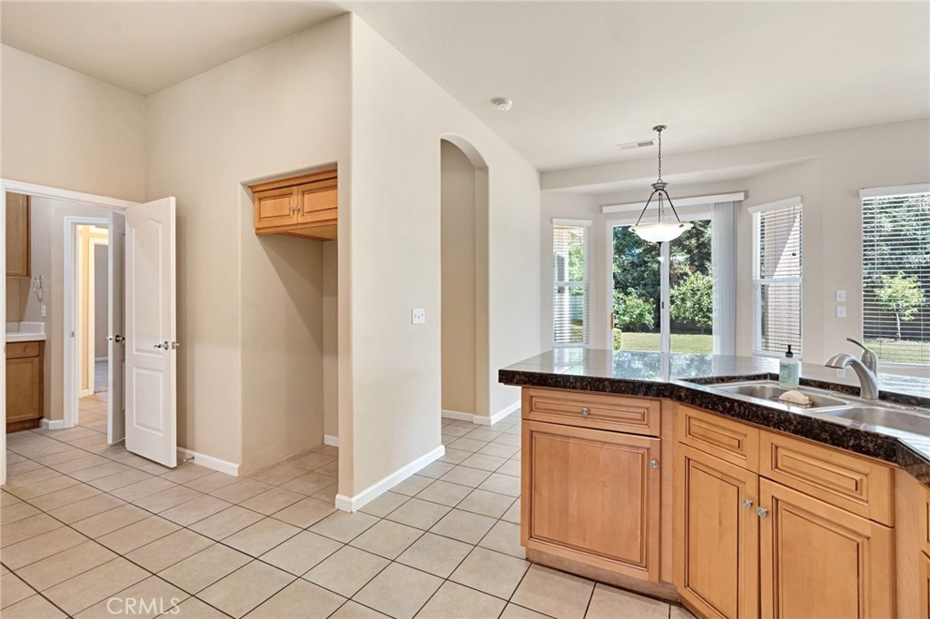 2579 Warner Avenue Property Photo 17