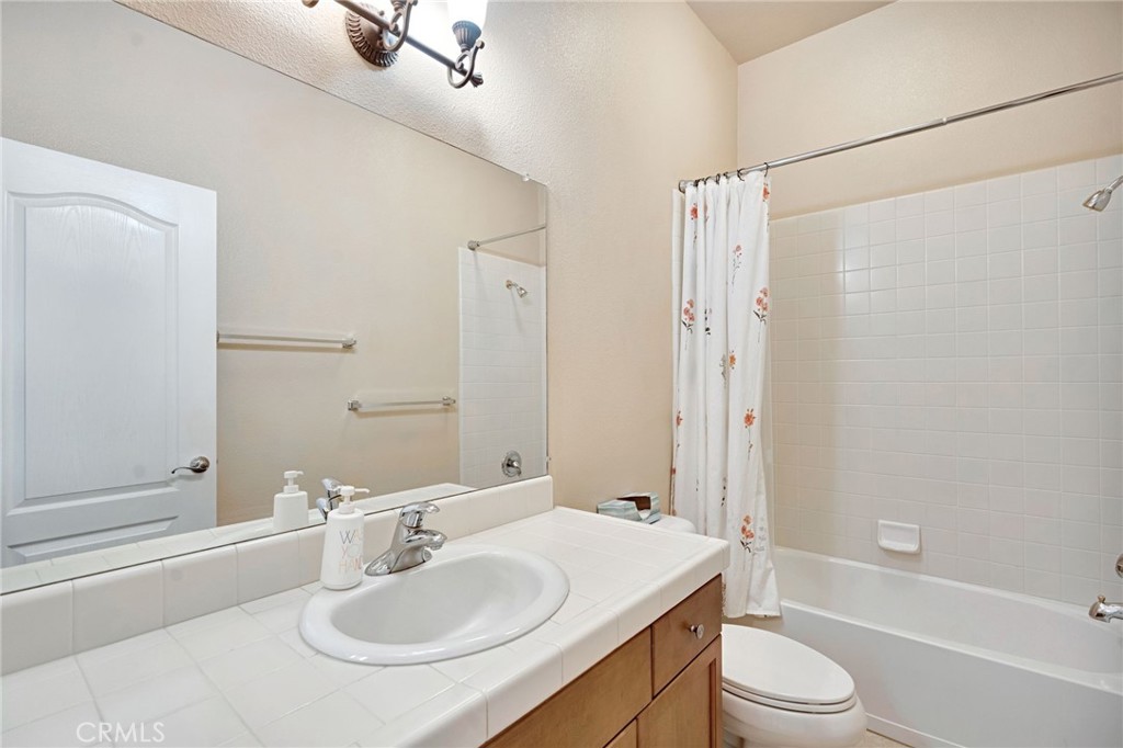2579 Warner Avenue Property Photo 26