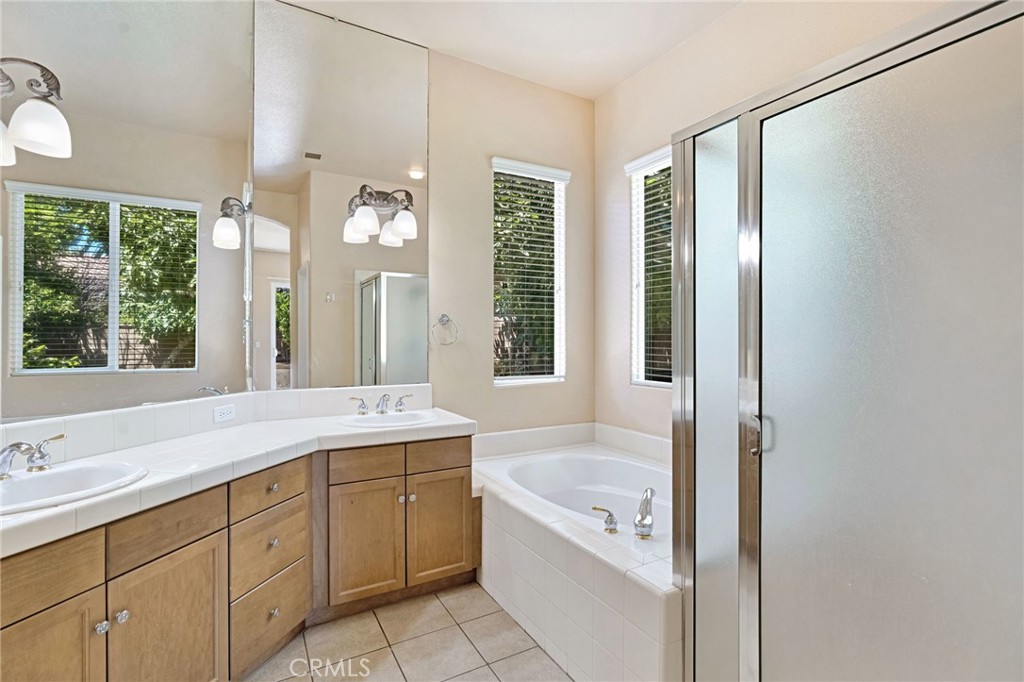 2579 Warner Avenue Property Photo 29