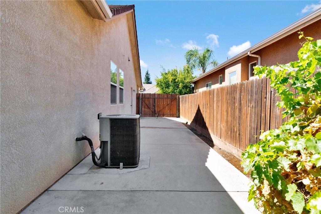 2579 Warner Avenue Property Photo 35